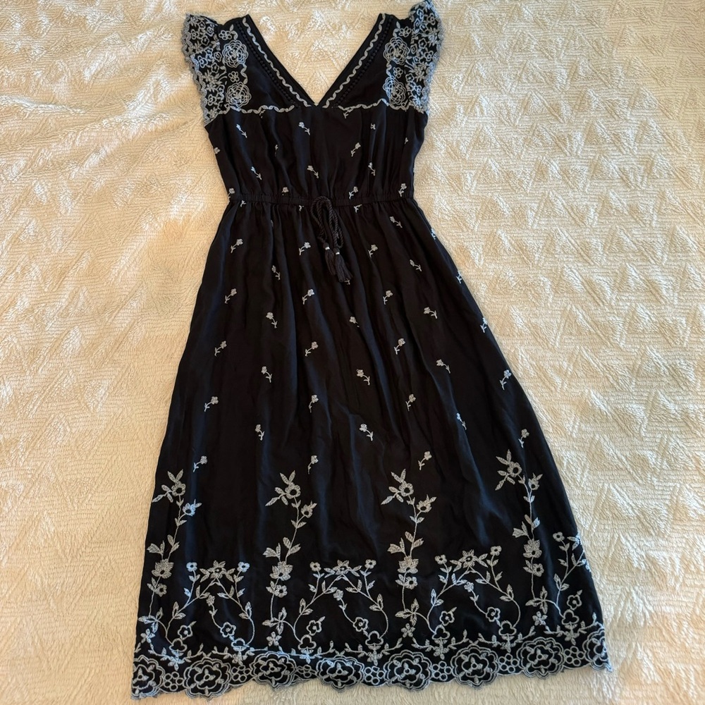 Abercrombie & Fitch Black and White Embroidered Midi Dress Size M